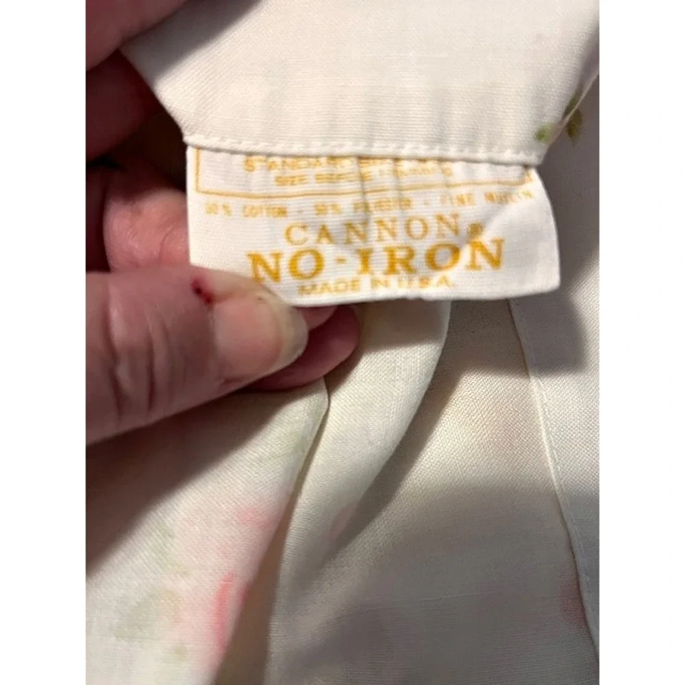 Vintage Pink Floral pillowcase Cannon, made in‎ USA
